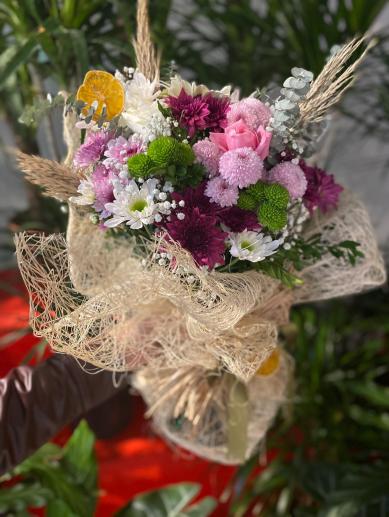 vazoda-pembe-cicekler